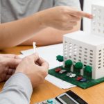 customers-buying-condominium-room_41350-255